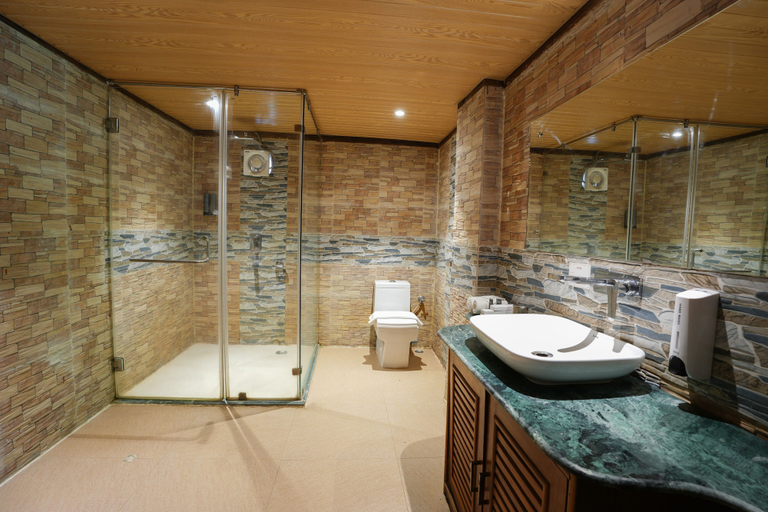 Bathroom 3, Summit Green Lake Tea Resort & Spa, Nagaon