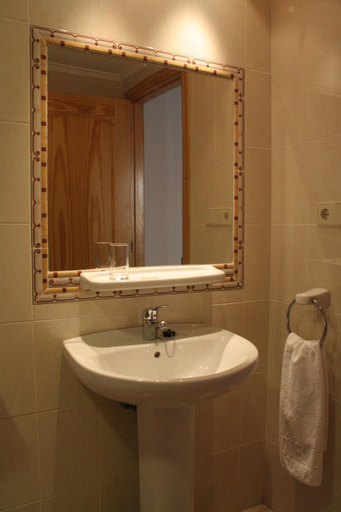 Bathroom 2, Hotel Levante, Alicante