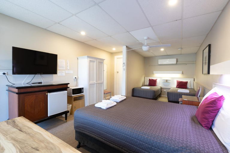 Bedroom 3, Mittagong Motel, Wingecarribee