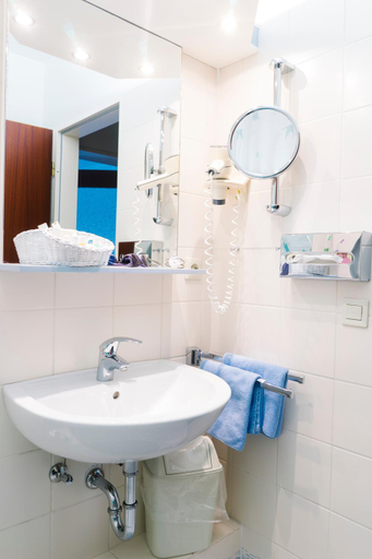 Bathroom 3, Aparthotel Kachelot, Leer
