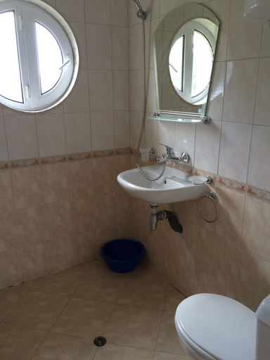 Bathroom 5, Family hotel Neptun Lozenets, Tsarevo