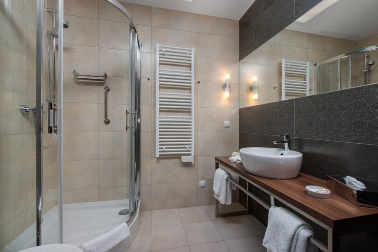 Bathroom 5, Rado Resort Spa & Wellness, Mielec