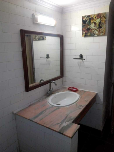 Bathroom 4, Hotel Ganga Ratan, Agra