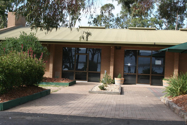 Food & Drinks 2, Lake Fyans Holiday Park Resort, N. Grampians - Stawell