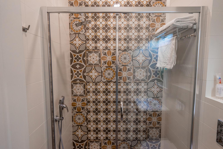 Bathroom 1, Luxury Apartments on Central Avenue, Tbilisi