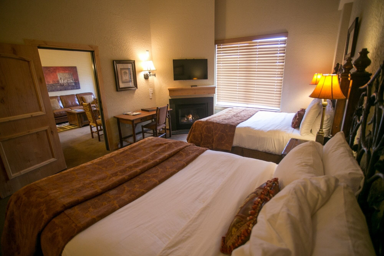 Room 3, Large Condo, Steps Away from Canyons Village by RedAwning, Summit