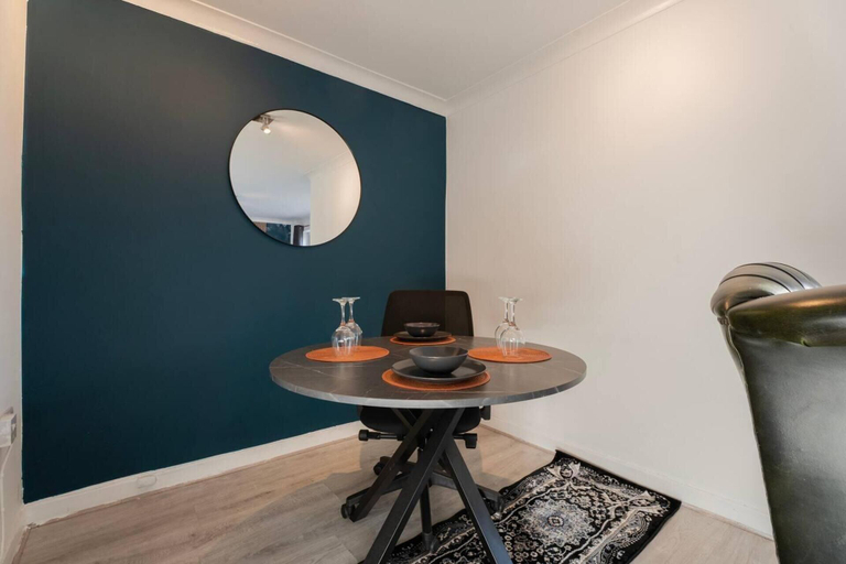 Others 3, Stylish 2 Bedroom Apartment in Birmingham, Birmingham