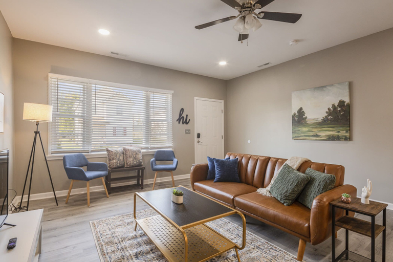 Living area 2, Newly renovated 4BR CozySuites, Jefferson
