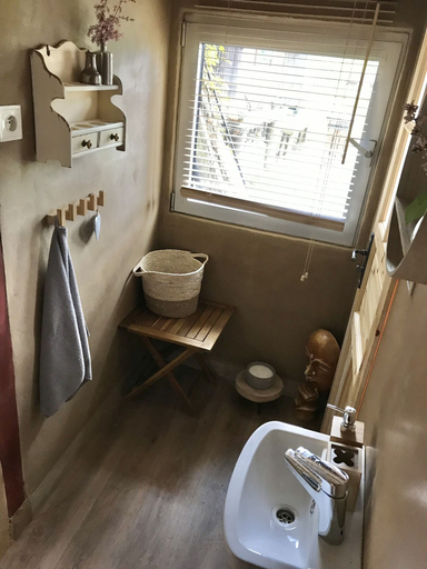 Bathroom 3, Kouzelná maringotka, Děčín