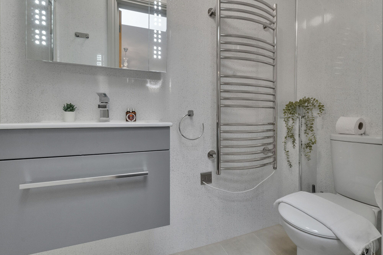 Bathroom 3, home.ly - West London Apartments Putney, London