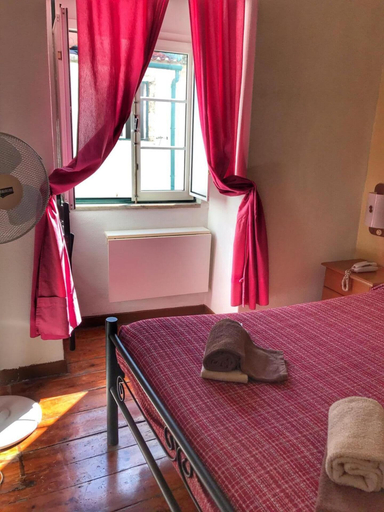 Room 3, Pensão Residencial Flor dos Cavaleiros, Lisbon