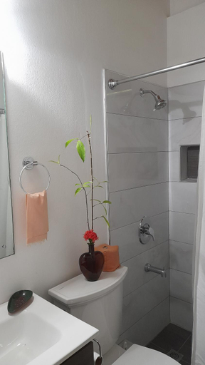 Bathroom 2, Neita's Nest