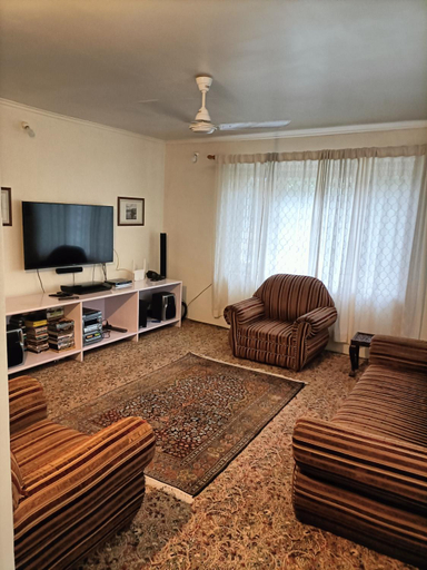 Shared lounge/TV area 2, Snow Leopard Lodge, Srinagar