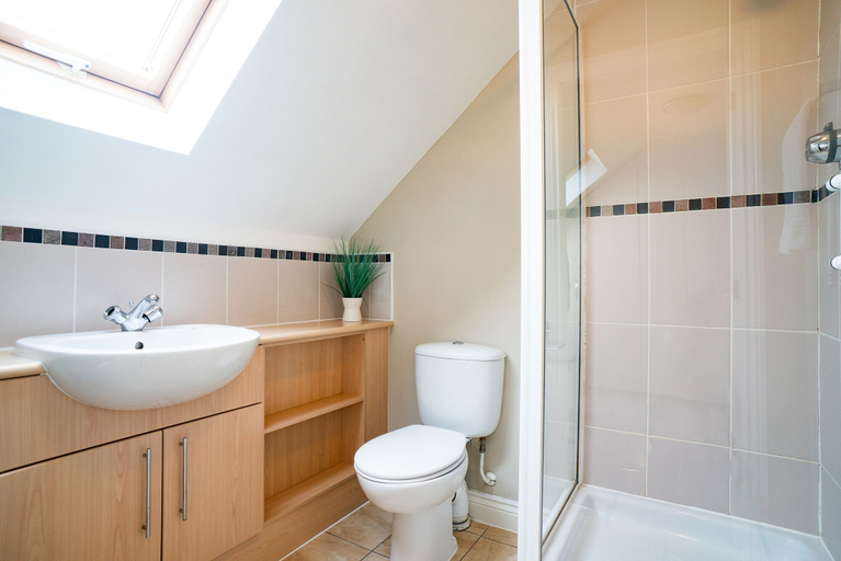 Bathroom 3, Lovely 4-bed House in Huntingdon, Cambridgeshire