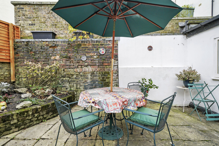 Others 5, Stylish Central 2-bed Apartment With Pvt Garden, London
