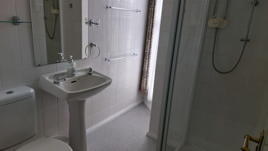 Bathroom 4, The Southcliff, Pembrokeshire