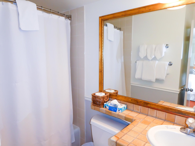 Bathroom 3, Carmel Fireplace Inn, Monterey