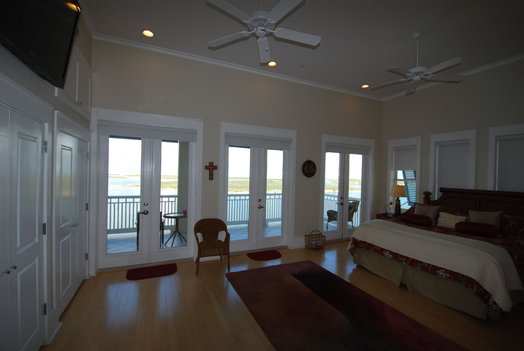 Room 5, Kokopelli - Bay Front / Marina Front 3 Bedroom Townhouse by RedAwning, Cameron