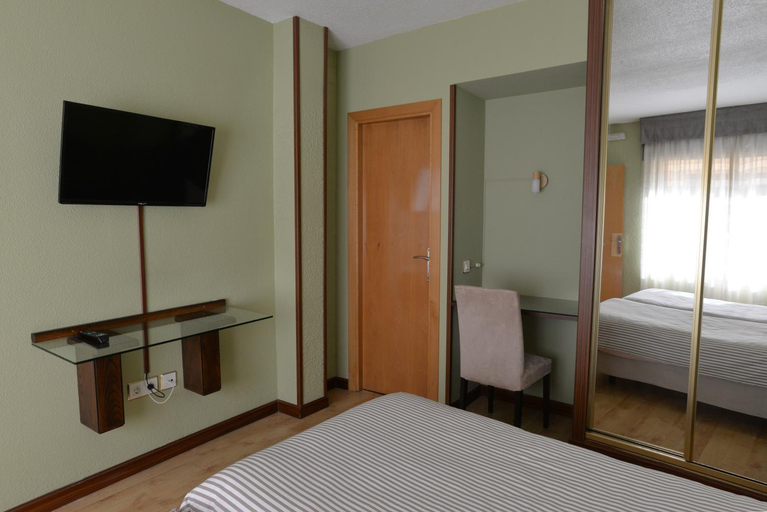 Others 5, Hostal Concejo, Salamanca