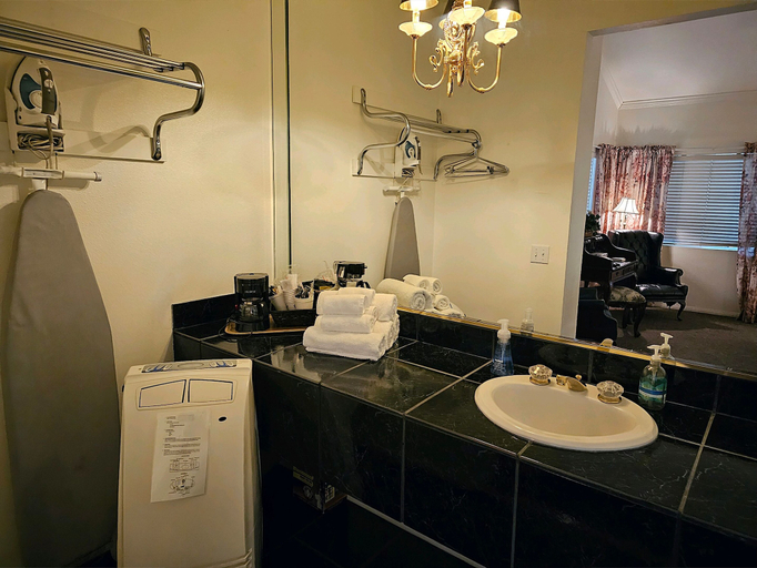 Bathroom 4, Alhatti Christian Resort - All Are Welcome - Book 3 Nights Pay for 2, Riverside