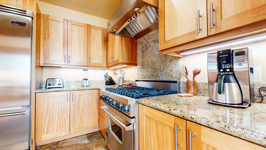 Private kitchen 2, Obsidian #1 4 Bedroom Home by RedAwning, Mono