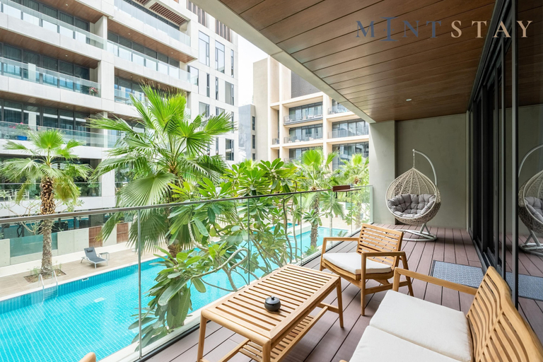 Room 2, Trendy City Walk Living w Pool View Balcony, Dubai