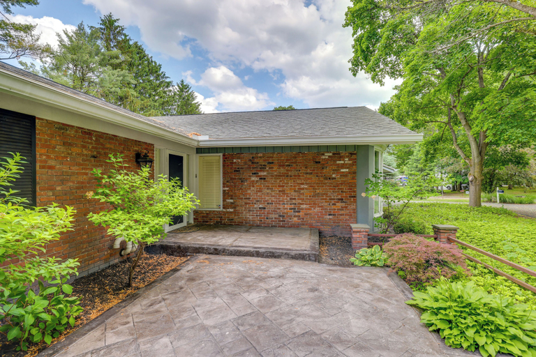 Exterior & Views 2, Spacious Rochester Home w/ Heated Pool & Hot Tub!, Monroe