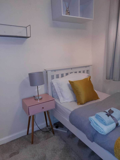 Bedroom 2, Remarkable 3-bed House in Leeds, Leeds