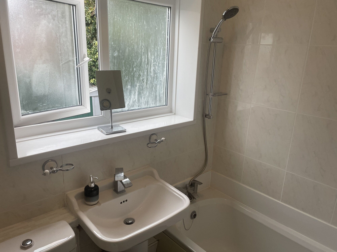 Bathroom 3, 4 Bedroom House - Sleeps 6 - Garden, Bbq, Parking, Birmingham