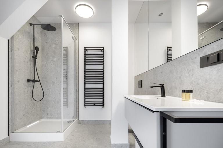 Bathroom 4, Apartamenty L11, Poznań City