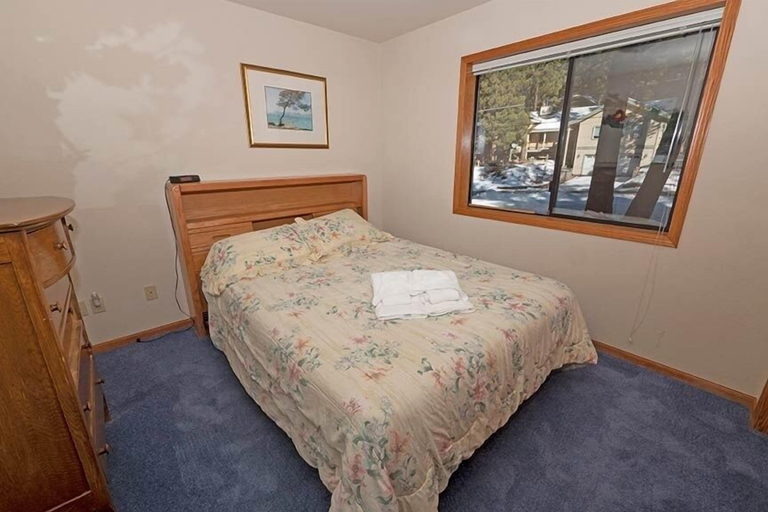 Room 5, 2293 Marshall Trail 4 Bedroom Home by RedAwning, El Dorado