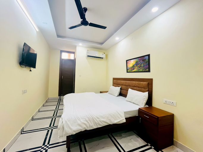 Bedroom 2, Roomshala 168 Startlight Suites, Delhi