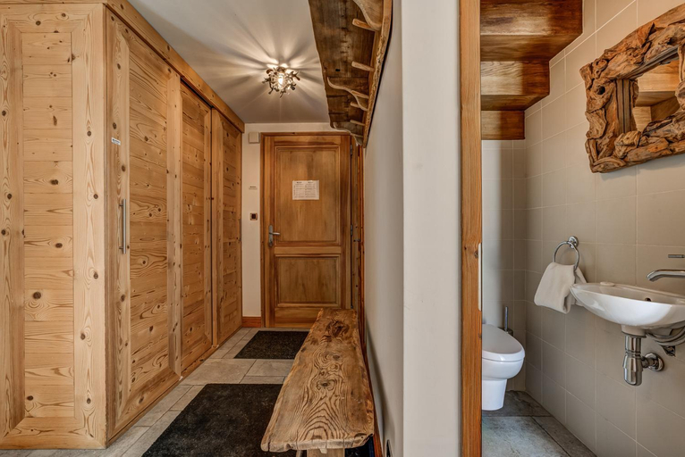 Bathroom 2, Chalet Capricorne, Haute-Savoie