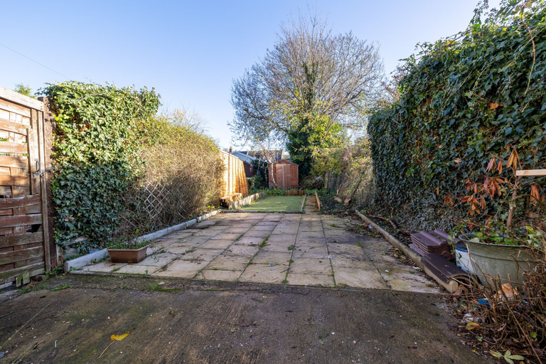 Others 3, Captivating 4-bed House in Dartford, Kent