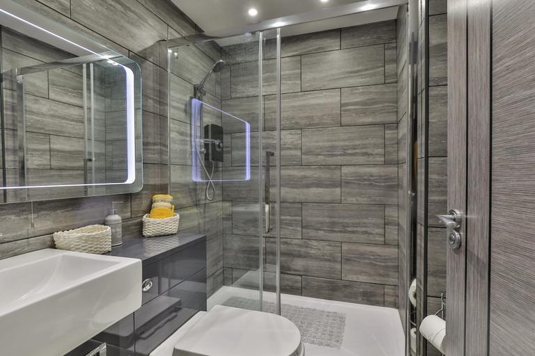 Bathroom, 1 Bed Flat - Sleeps 2 - Pets - Parking - Wifi, North Yorkshire