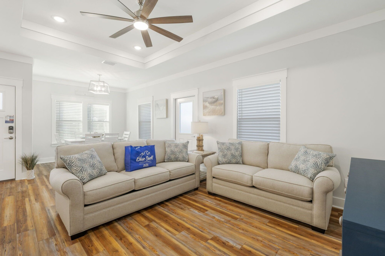 Others 4, Laguna Peach: 3BA 2BA Retreat for 10! Explore Nearby Beaches & Activities, Bay
