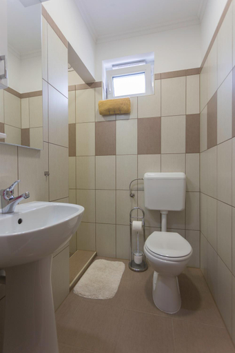 Bathroom 3, Oazis Panzio, Makó