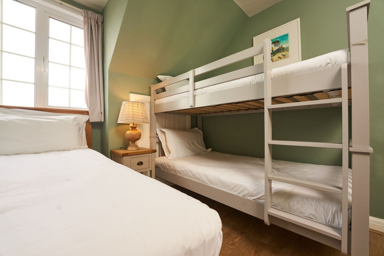 Bedroom 2, Oystercatcher Apartments, Cornwall