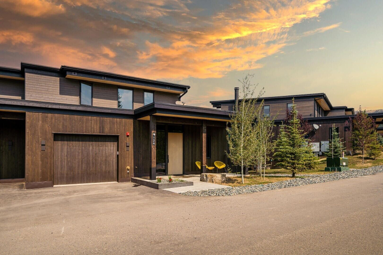 Exterior, 12a Treeline 5 Bedroom Townhouse by Moonlight Basin Lodging, Madison