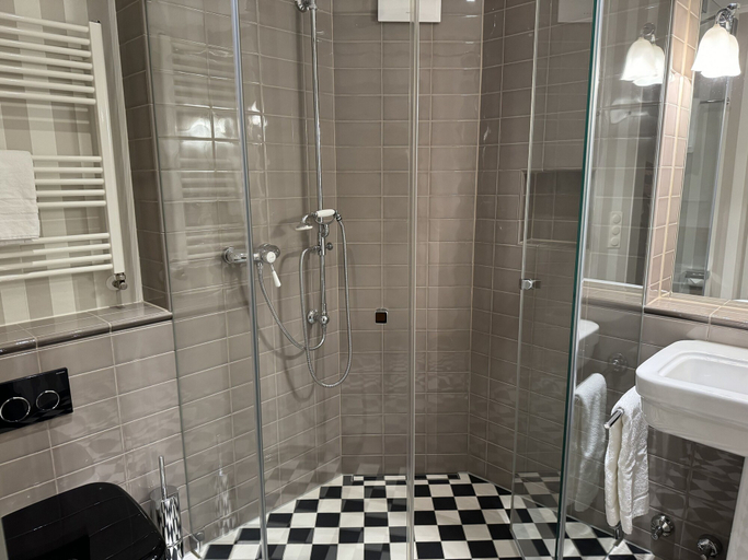 Bathroom 4, Schloss Hotel Dresden-Pillnitz, Dresden