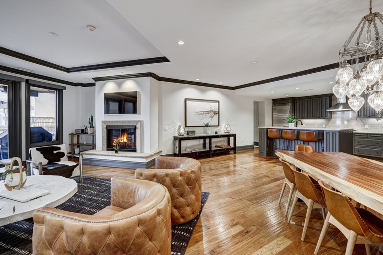 Living area 2, Luxury 3 Bedroom Condo at The Arrabelle by RedAwning, Eagle