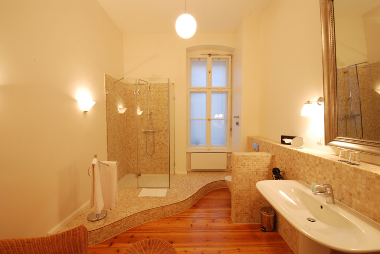 Bathroom 5, Arte Luise – Self-Check In, Berlin