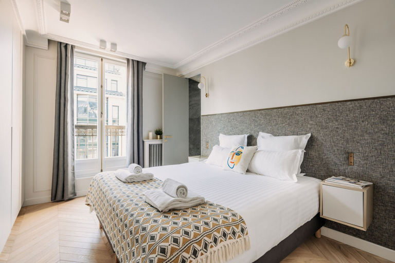 Bedroom 2, HIGHSTAY - Luxury Serviced Apartments - Rue de Rivoli, Paris
