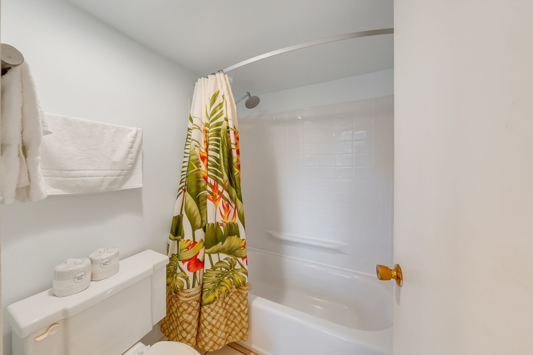 Bathroom 3, Vacasa at Hotel Molokai, Maui