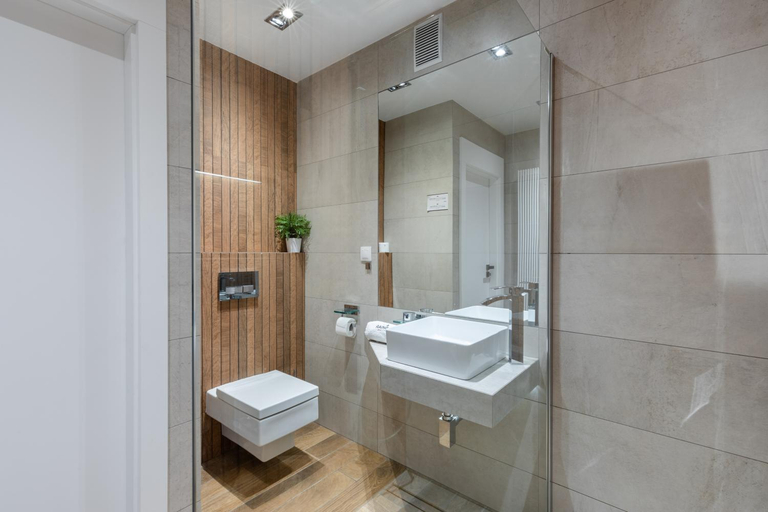 Bathroom 2, Rainbow Apartments 3, Kraków City