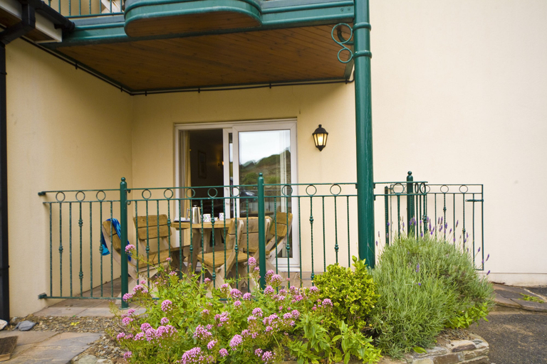 Exterior & Views 2, Beachcombers Apartments, Cornwall