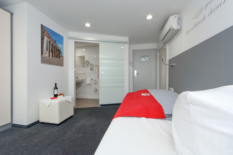 Bedroom 4, Aalener Römerhotel, Ostalbkreis