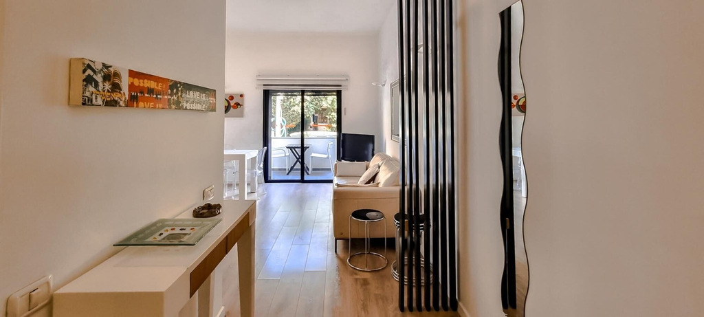 Others 2, Rupin Nacre in Tel Aviv-yafo