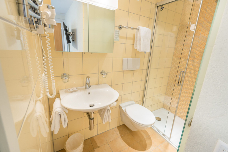 Bathroom 4, Hotel Berghof Amaranth, Interlaken