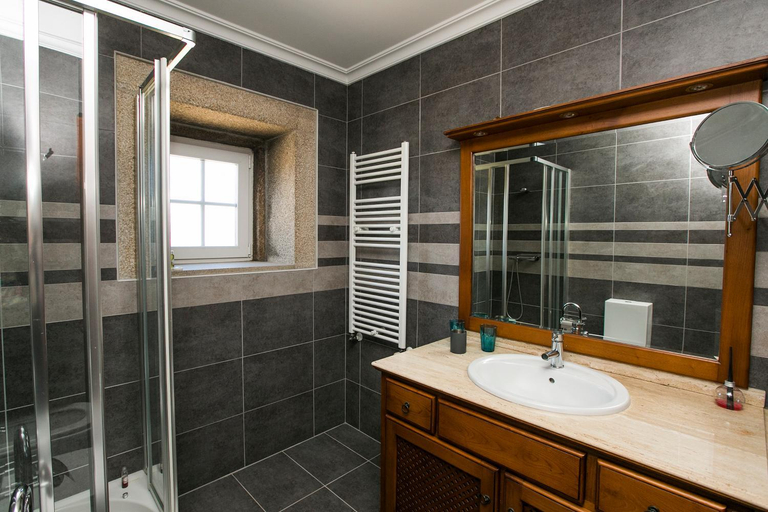 Bathroom 2, Casa da Fidalga, Mêda